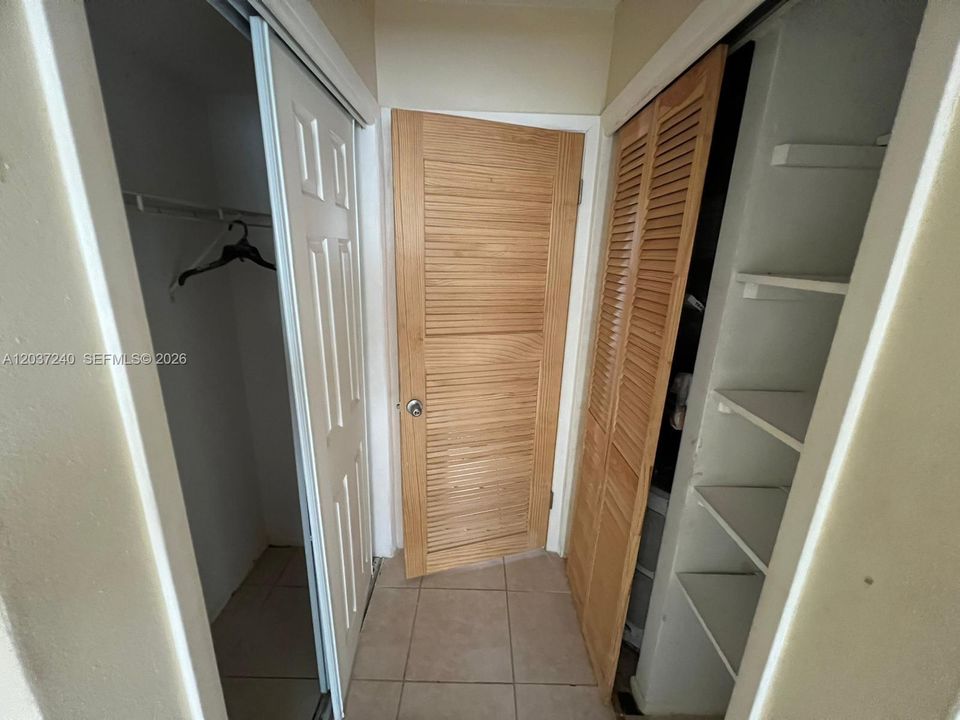 Под контрактом: $1,300 (1 спален, 1 ванн, 730 Квадратных фут)