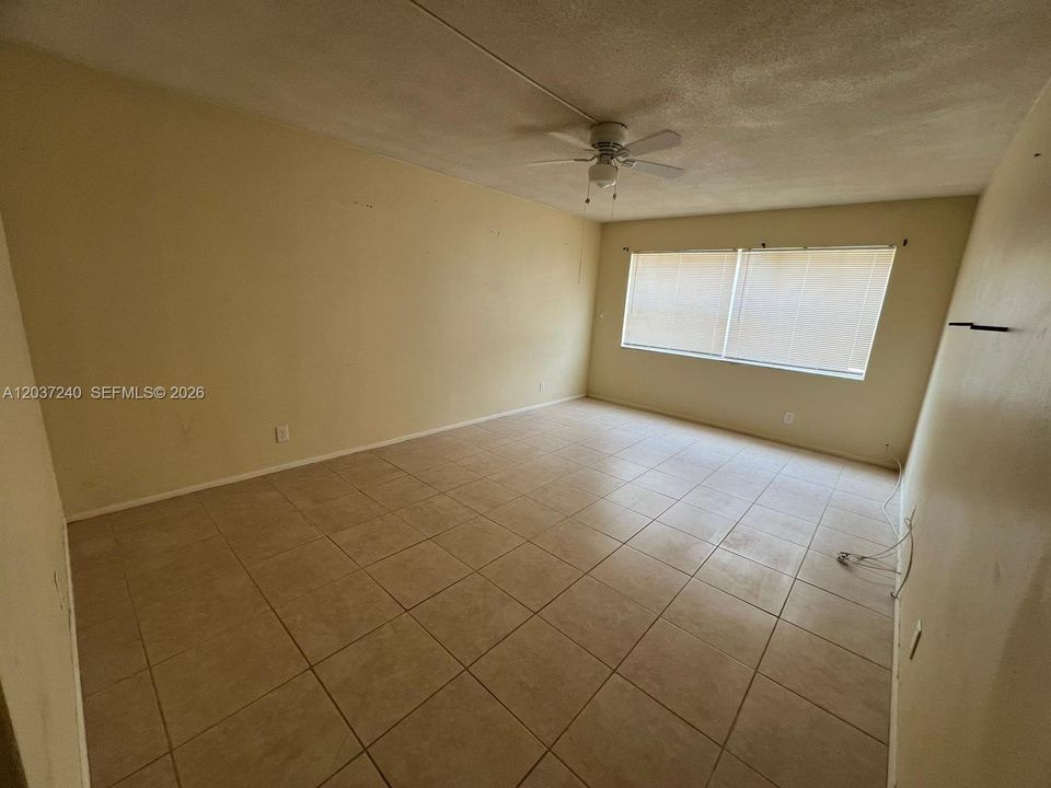 Под контрактом: $1,300 (1 спален, 1 ванн, 730 Квадратных фут)