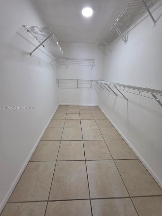 В аренду: $2,150 (2 спален, 2 ванн, 1050 Квадратных фут)