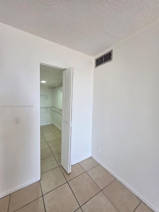 В аренду: $2,150 (2 спален, 2 ванн, 1050 Квадратных фут)