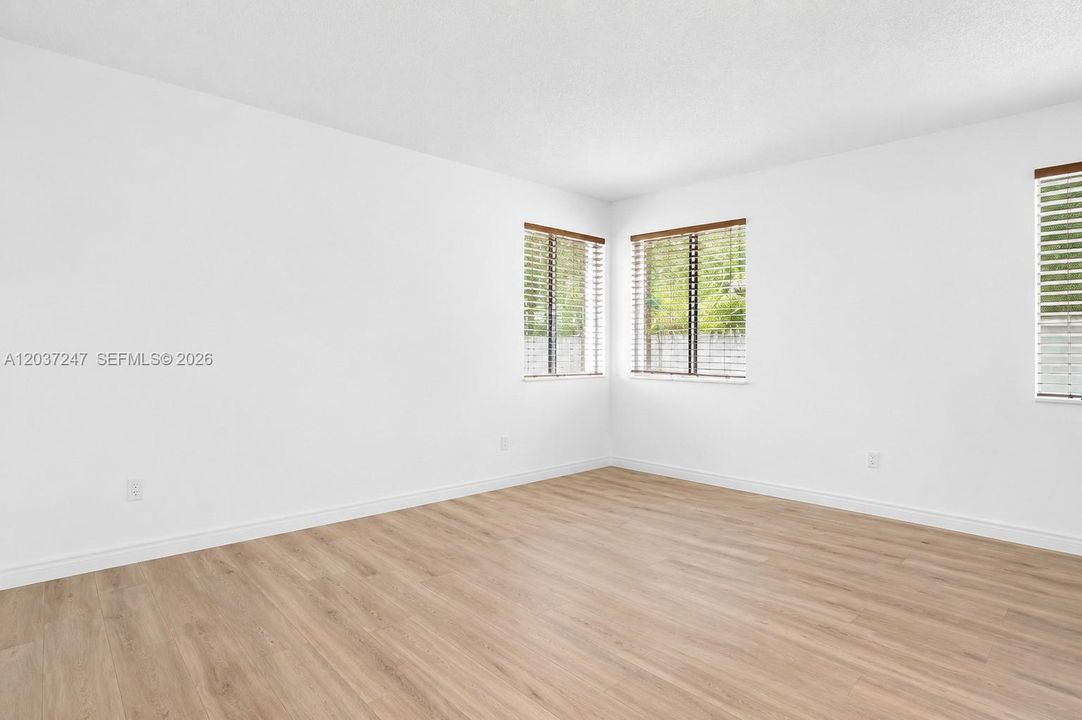 En Venta: $615,000 (3 camas, 3 baños, 1644 Pies cuadrados)