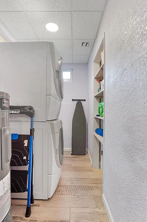 En Venta: $615,000 (3 camas, 3 baños, 1644 Pies cuadrados)