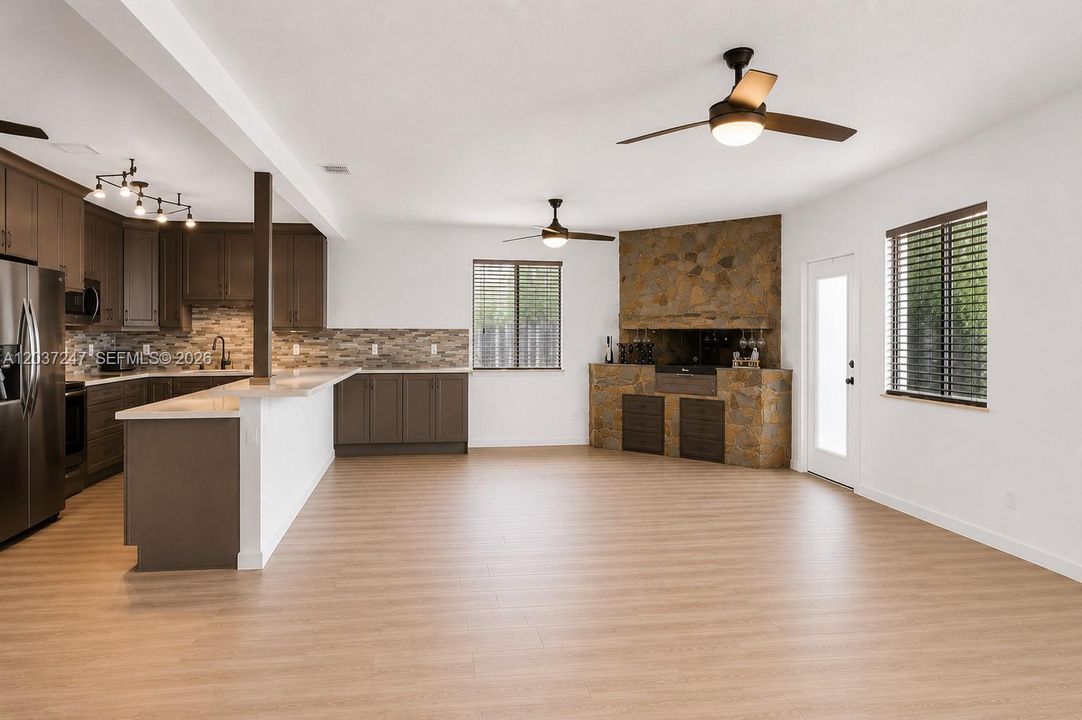 En Venta: $615,000 (3 camas, 3 baños, 1644 Pies cuadrados)