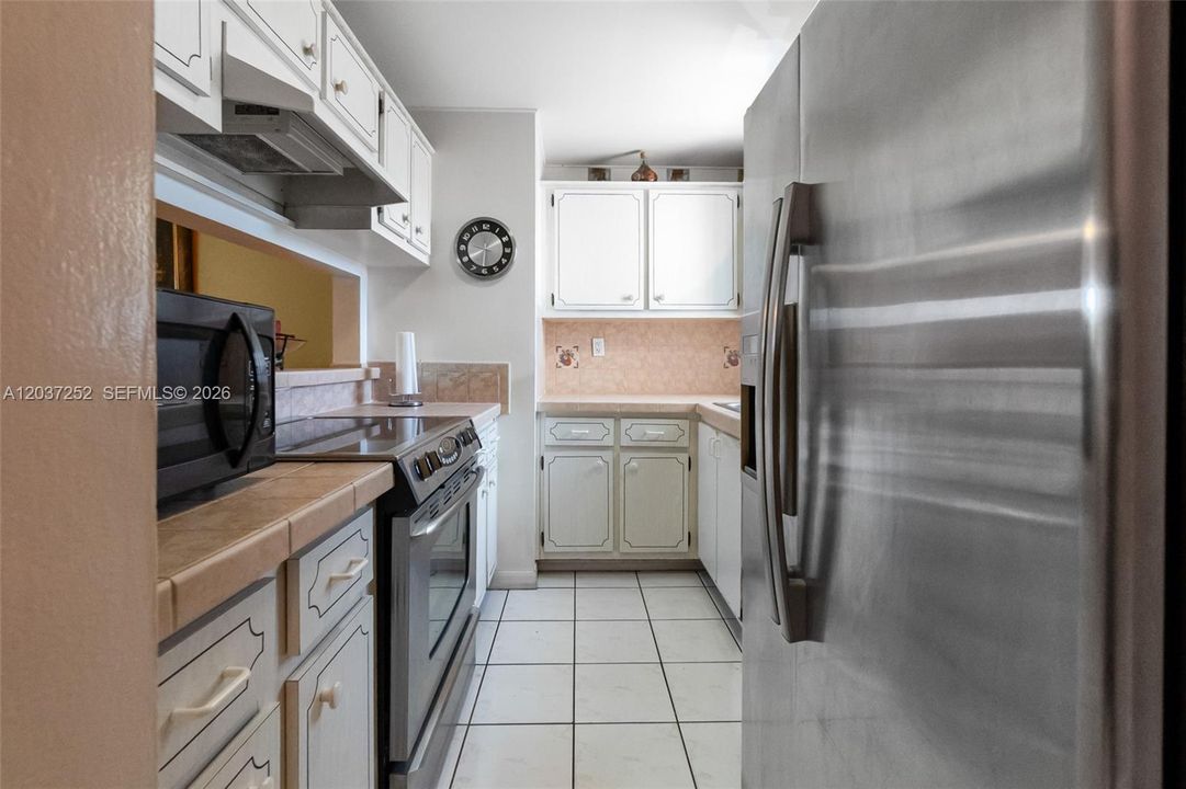For Sale: $219,000 (2 beds, 1 baths, 725 Square Feet)