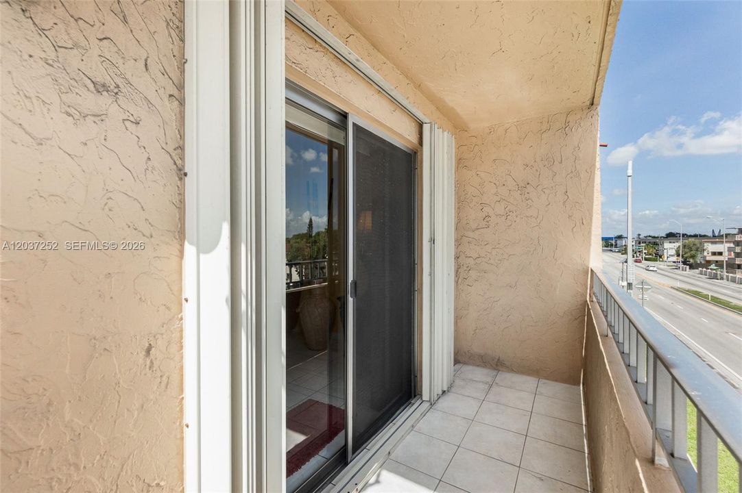 For Sale: $219,000 (2 beds, 1 baths, 725 Square Feet)
