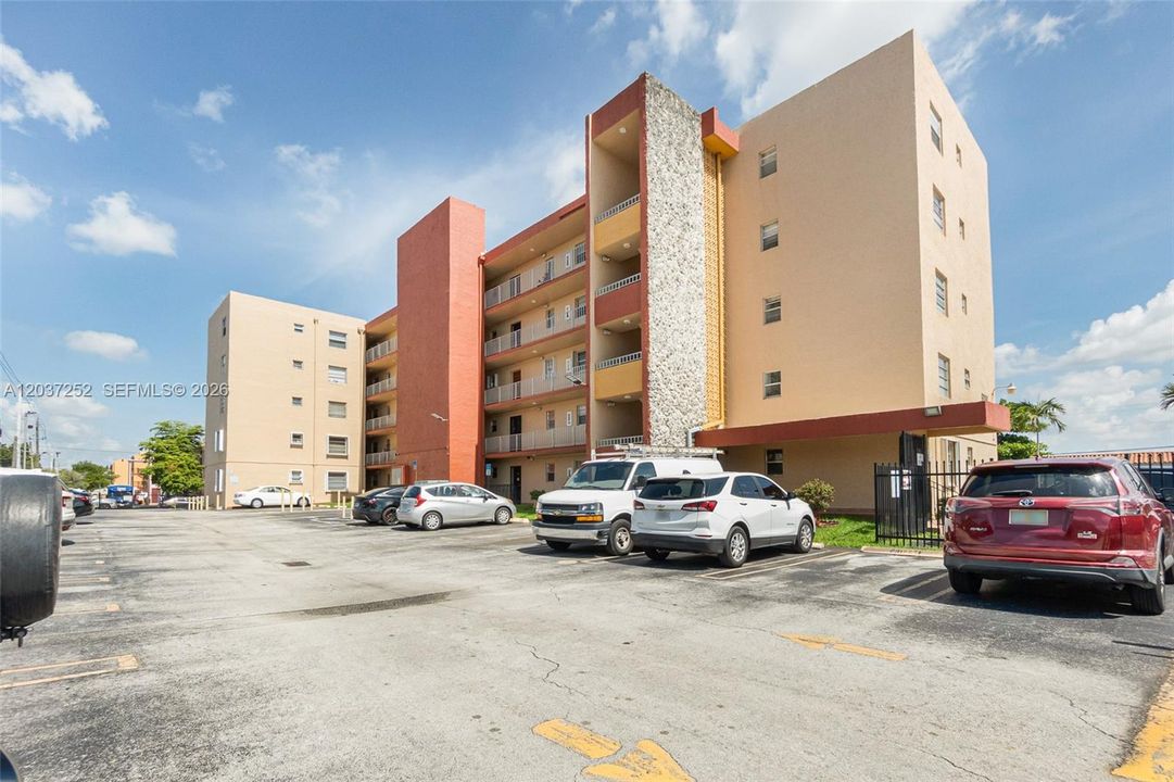 For Sale: $219,000 (2 beds, 1 baths, 725 Square Feet)