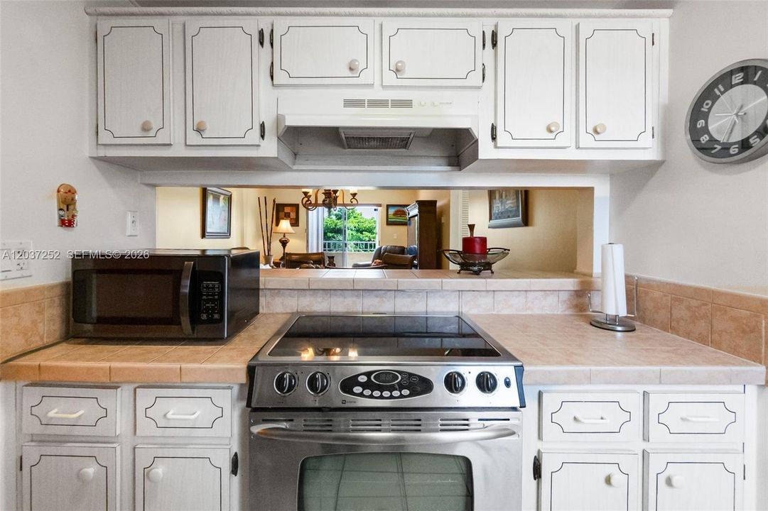 For Sale: $219,000 (2 beds, 1 baths, 725 Square Feet)