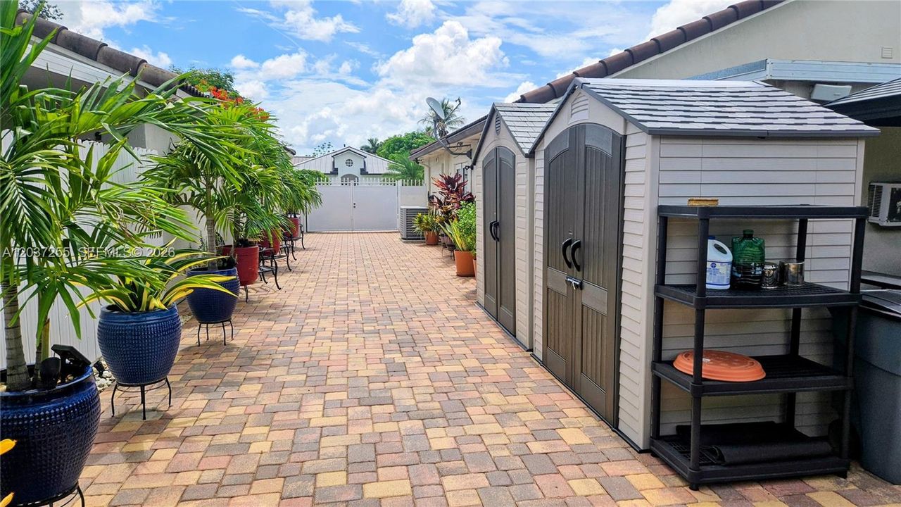 For Rent: $3,500 (3 beds, 2 baths, 1539 Square Feet)