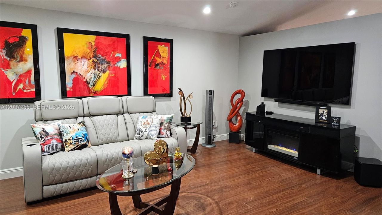 For Rent: $3,500 (3 beds, 2 baths, 1539 Square Feet)