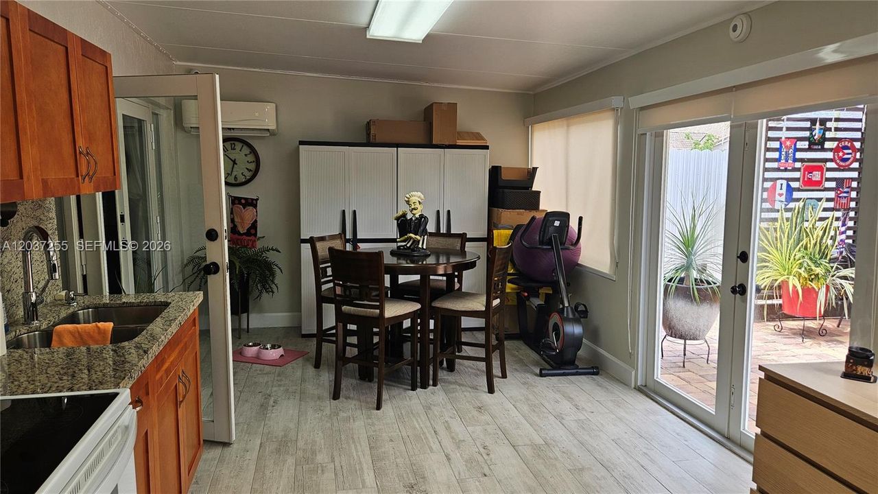For Rent: $3,500 (3 beds, 2 baths, 1539 Square Feet)