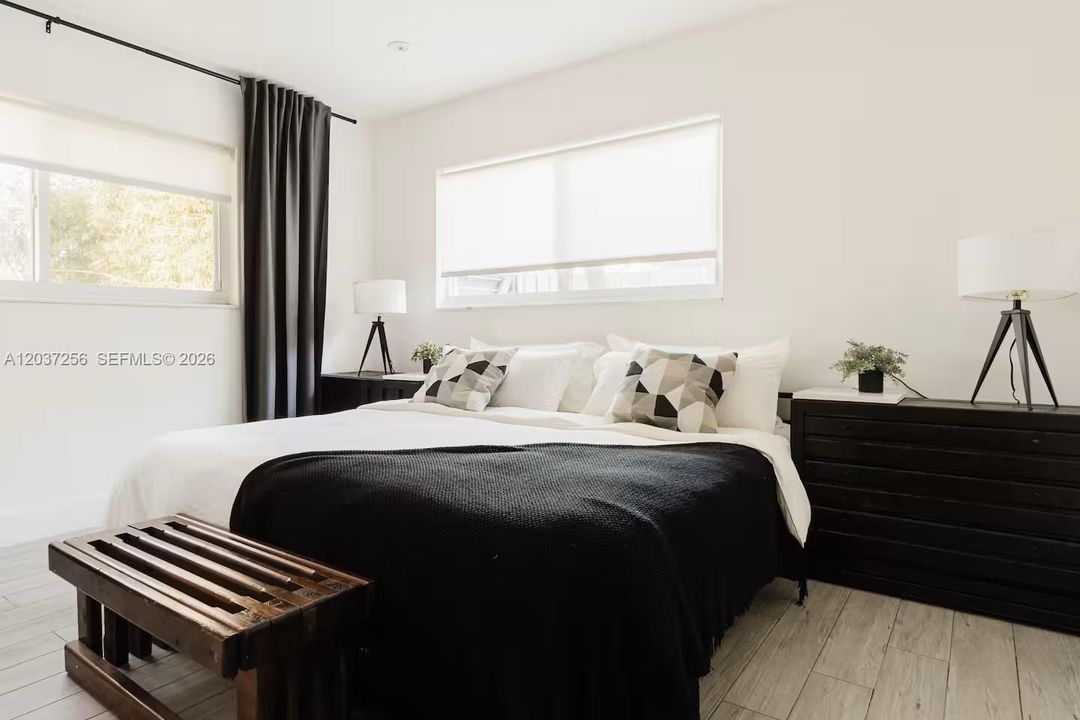 For Sale: $845,000 (2 beds, 2 baths, 1074 Square Feet)