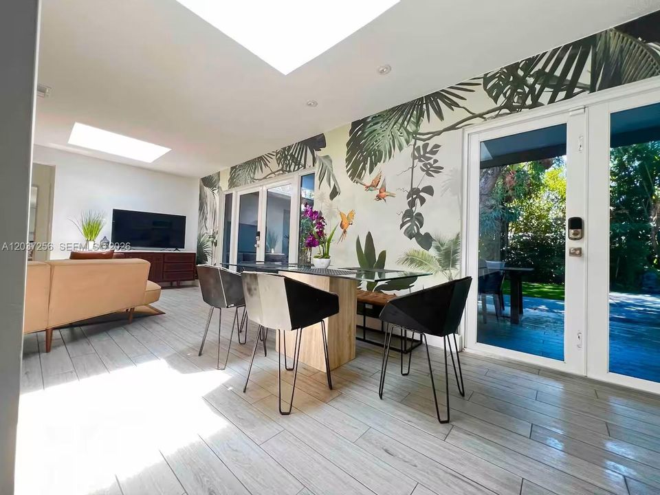 For Sale: $845,000 (2 beds, 2 baths, 1074 Square Feet)