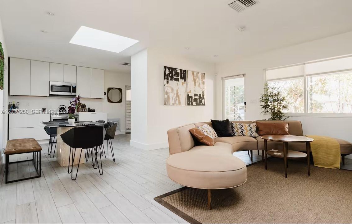For Sale: $845,000 (2 beds, 2 baths, 1074 Square Feet)