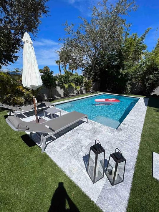 For Sale: $845,000 (2 beds, 2 baths, 1074 Square Feet)