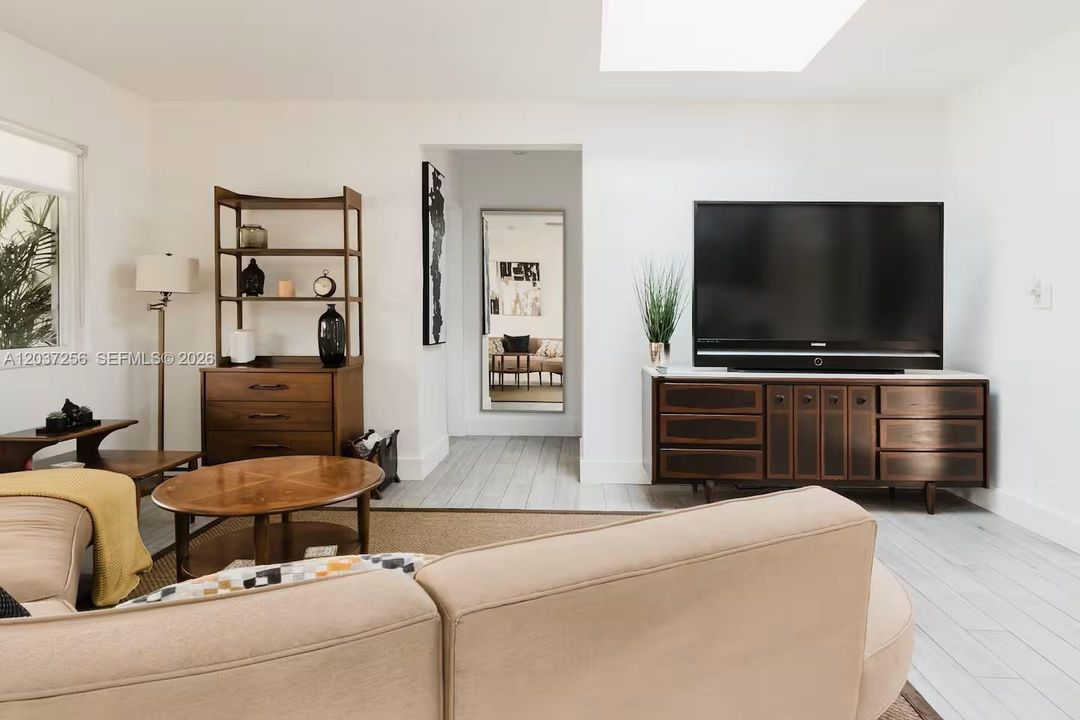 For Sale: $845,000 (2 beds, 2 baths, 1074 Square Feet)