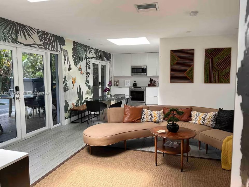 For Sale: $845,000 (2 beds, 2 baths, 1074 Square Feet)