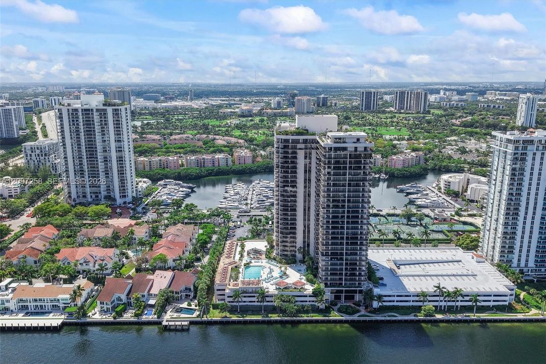 For Sale: $499,900 (2 beds, 2 baths, 1522 Square Feet)