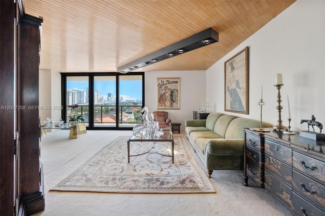 For Sale: $499,900 (2 beds, 2 baths, 1522 Square Feet)