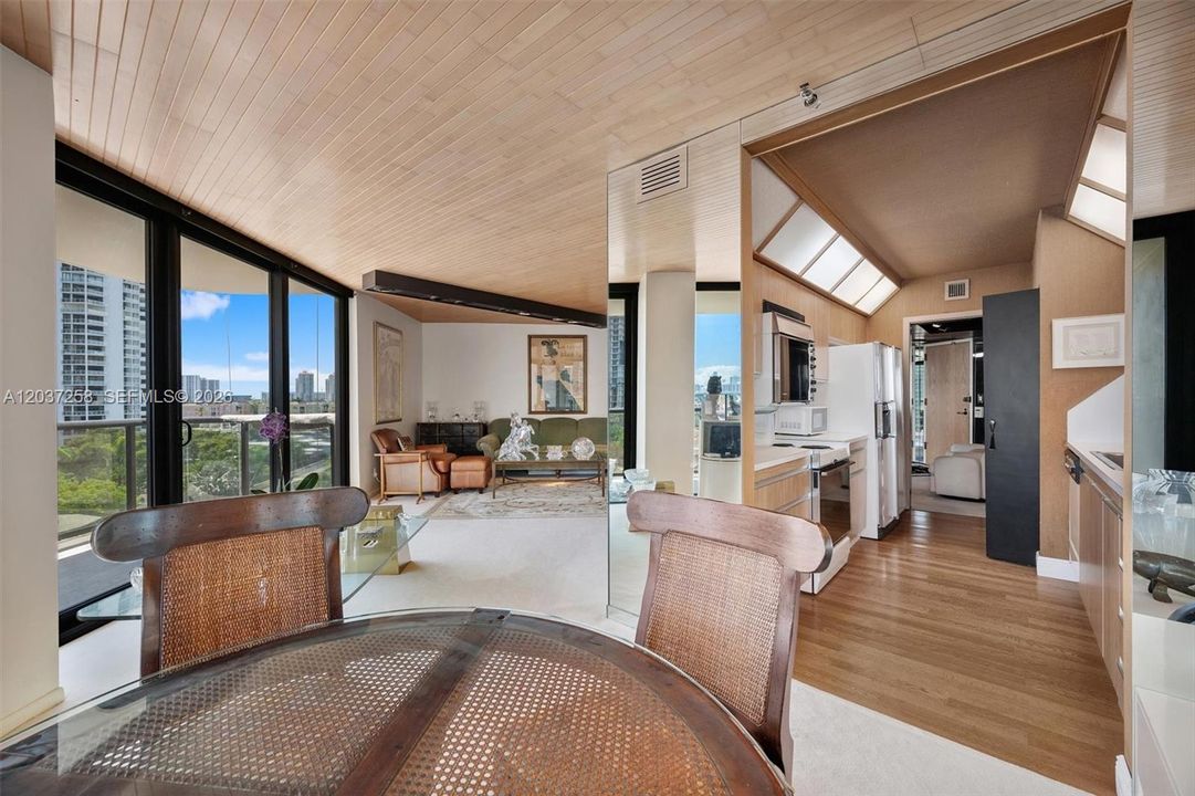 For Sale: $499,900 (2 beds, 2 baths, 1522 Square Feet)