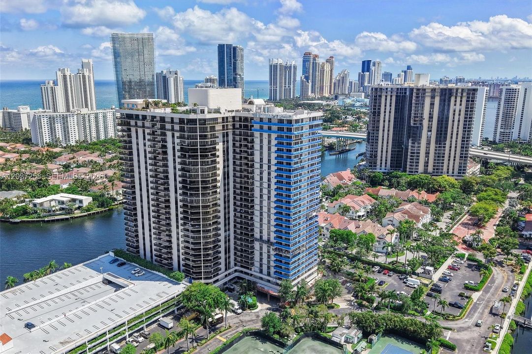 For Sale: $499,900 (2 beds, 2 baths, 1522 Square Feet)