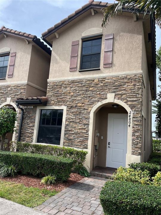 For Rent: $2,600 (3 beds, 2 baths, 1524 Square Feet)