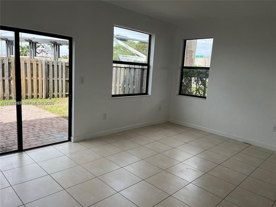 For Rent: $2,600 (3 beds, 2 baths, 1524 Square Feet)