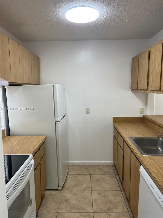 В аренду: $1,750 (1 спален, 1 ванн, 700 Квадратных фут)