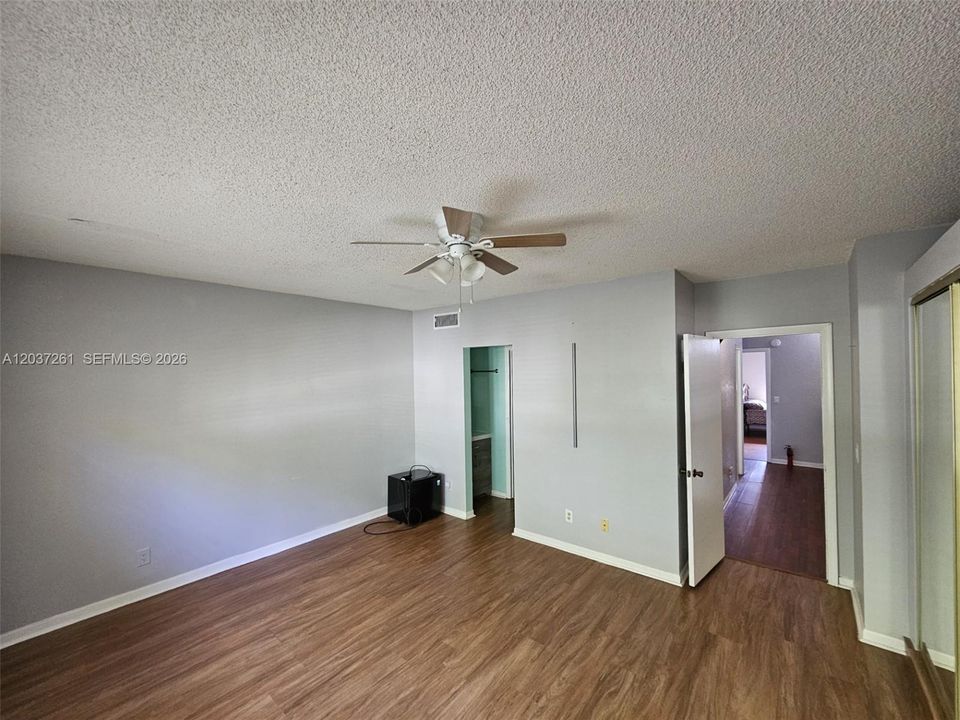 For Sale: $355,000 (3 beds, 2 baths, 1512 Square Feet)
