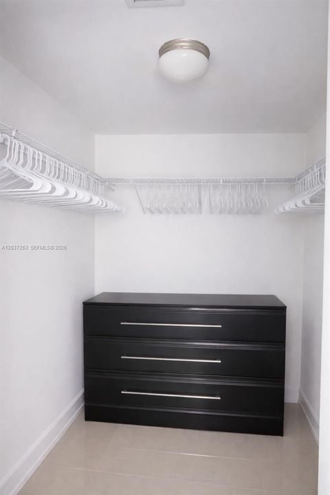 В аренду: $3,200 (2 спален, 2 ванн, 967 Квадратных фут)