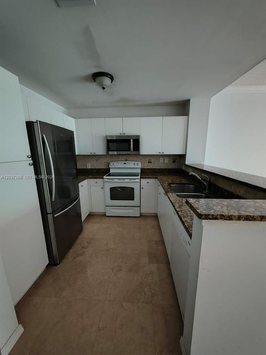 В аренду: $2,700 (2 спален, 2 ванн, 1401 Квадратных фут)