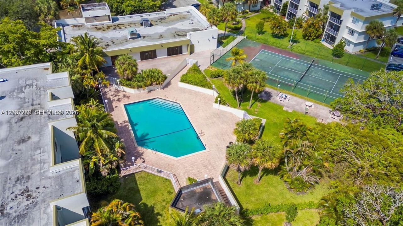 На продажу: $160,000 (2 спален, 2 ванн, 944 Квадратных фут)