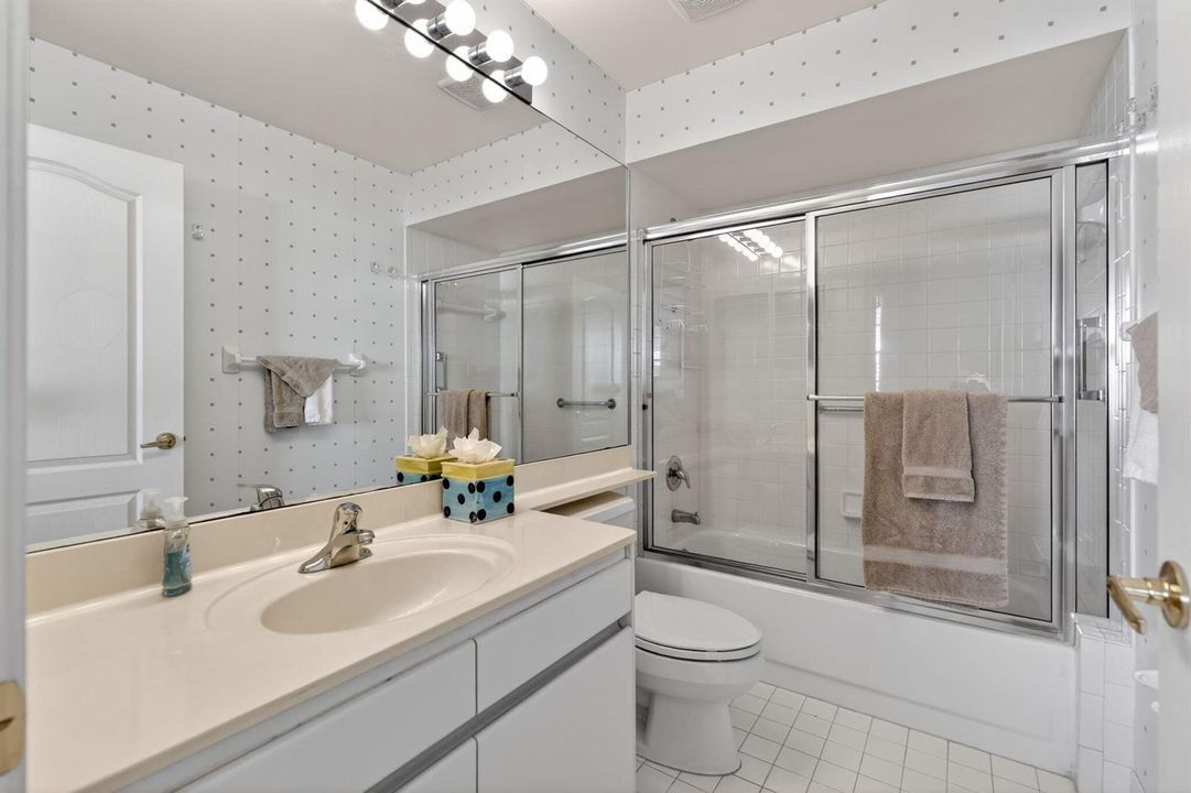 GUEST ROOM BATH