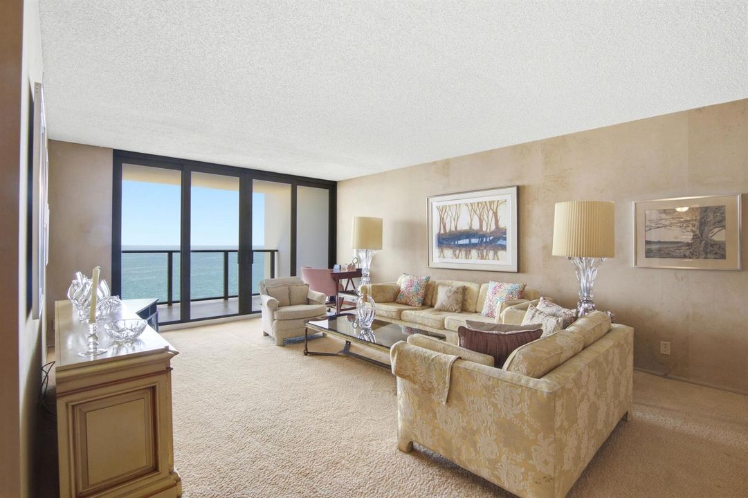 2302 S Ocean Dr_015