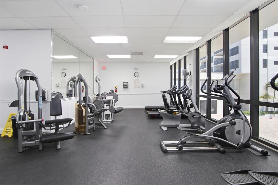 2302 S Ocean Dr_035