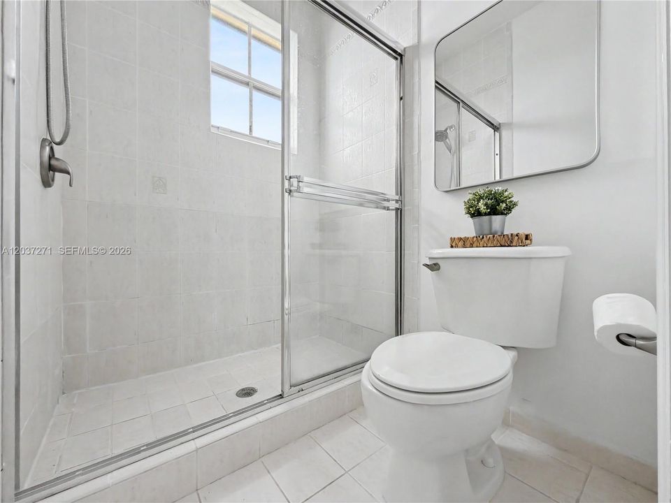 For Sale: $420,000 (2 beds, 2 baths, 1170 Square Feet)