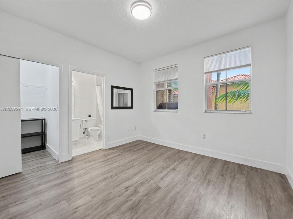 For Sale: $420,000 (2 beds, 2 baths, 1170 Square Feet)