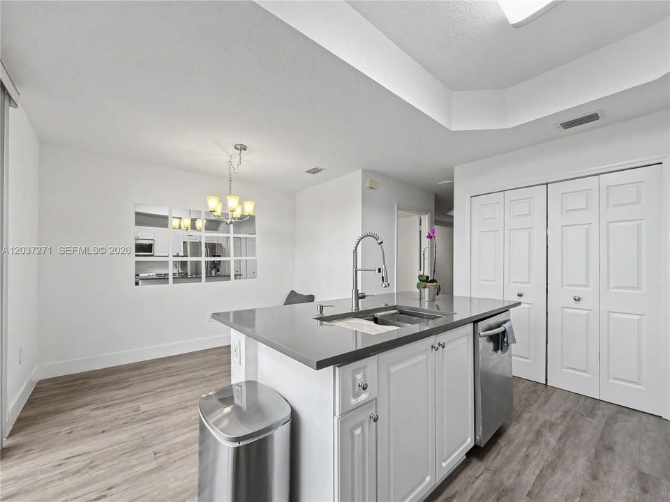 For Sale: $420,000 (2 beds, 2 baths, 1170 Square Feet)
