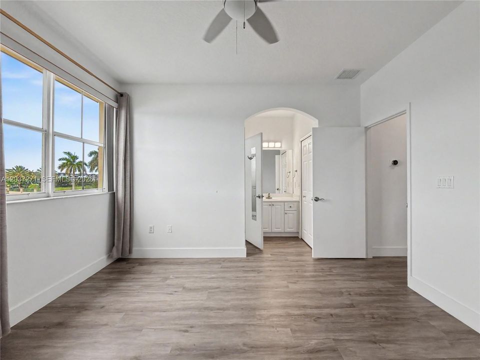 For Sale: $420,000 (2 beds, 2 baths, 1170 Square Feet)
