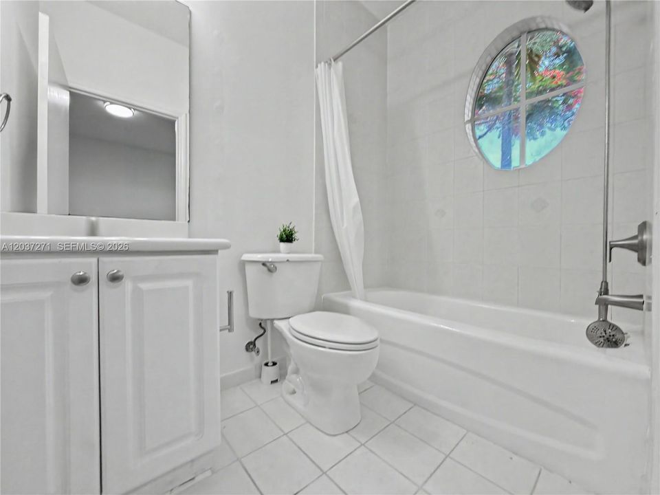 For Sale: $420,000 (2 beds, 2 baths, 1170 Square Feet)