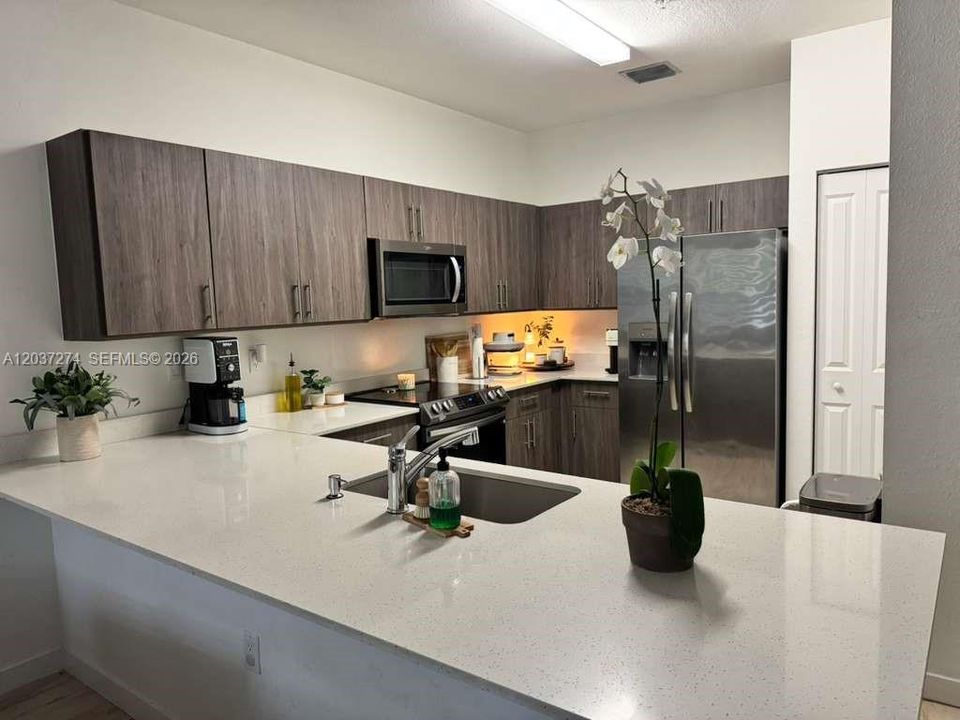 For Rent: $2,900 (3 beds, 2 baths, 1384 Square Feet)