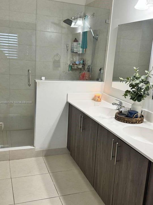 For Rent: $2,900 (3 beds, 2 baths, 1384 Square Feet)