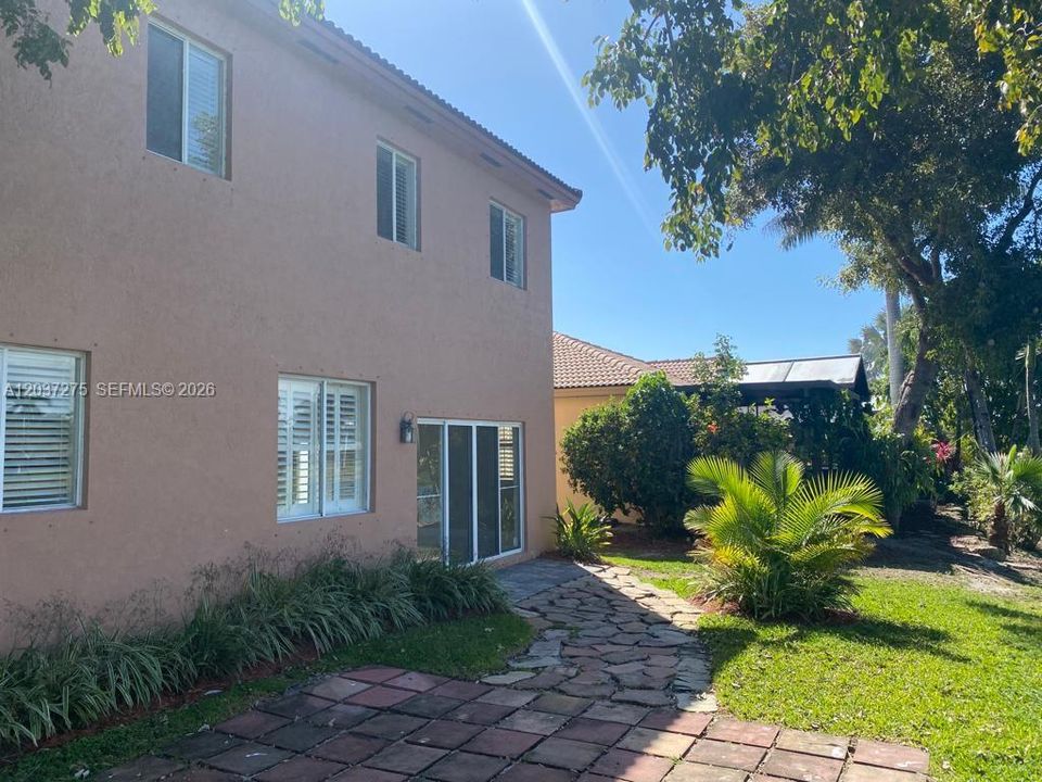 En Renta: $4,800 (6 camas, 3 baños, 3155 Pies cuadrados)