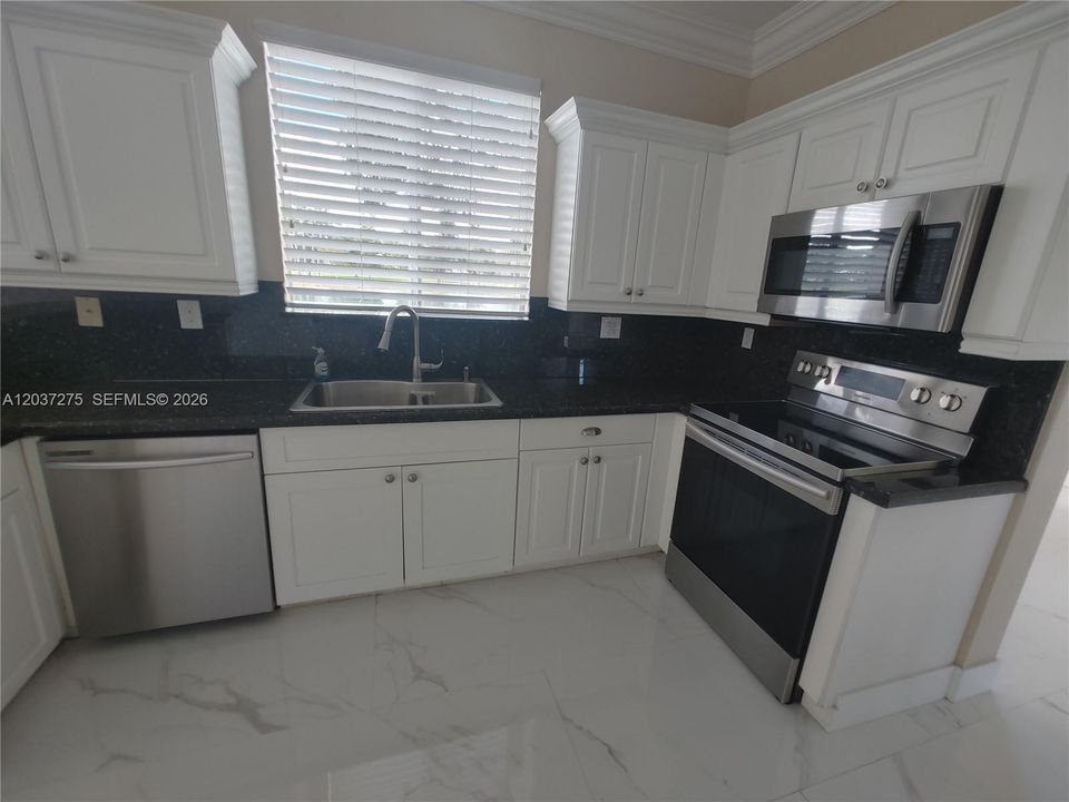 En Renta: $4,800 (6 camas, 3 baños, 3155 Pies cuadrados)