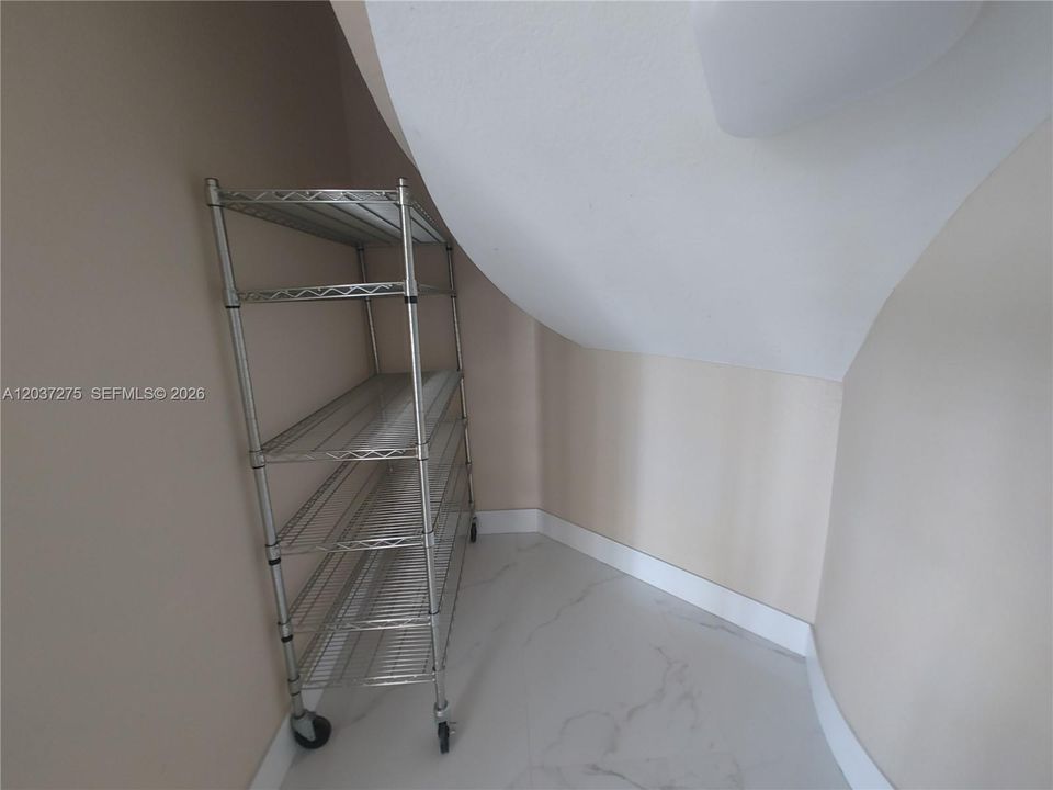 En Renta: $4,800 (6 camas, 3 baños, 3155 Pies cuadrados)