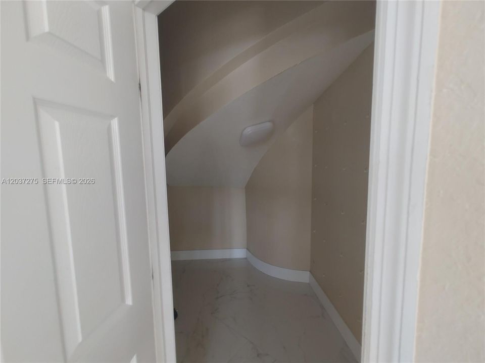 En Renta: $4,800 (6 camas, 3 baños, 3155 Pies cuadrados)