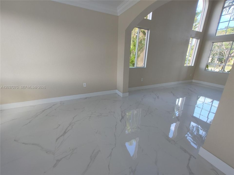 En Renta: $4,800 (6 camas, 3 baños, 3155 Pies cuadrados)