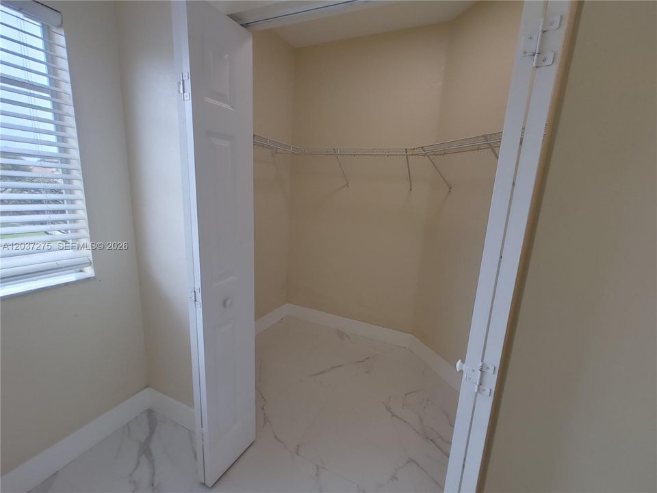 En Renta: $4,800 (6 camas, 3 baños, 3155 Pies cuadrados)