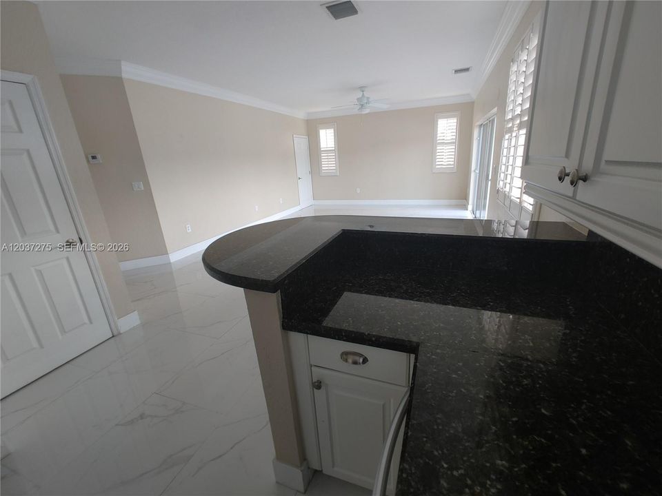 En Renta: $4,800 (6 camas, 3 baños, 3155 Pies cuadrados)
