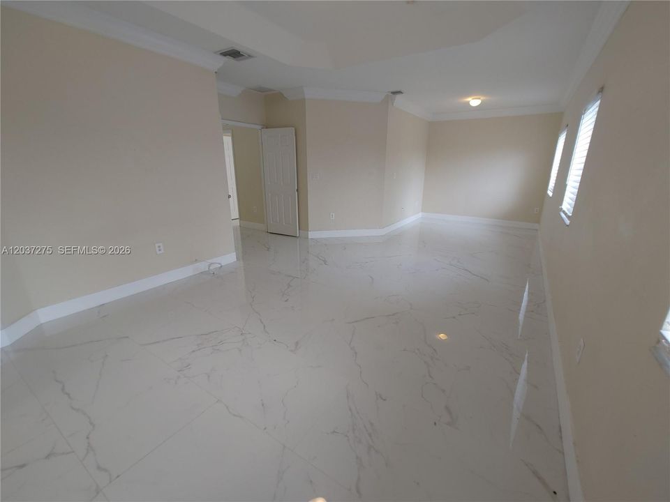 En Renta: $4,800 (6 camas, 3 baños, 3155 Pies cuadrados)