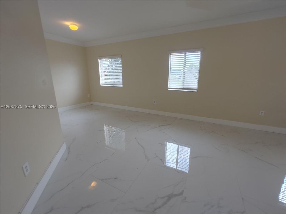 En Renta: $4,800 (6 camas, 3 baños, 3155 Pies cuadrados)